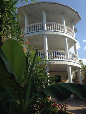 Yuzhny Ray Guest House